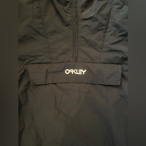 Medium Oakley pull over/ quarter zip ski jacket - Picture 3 of 3